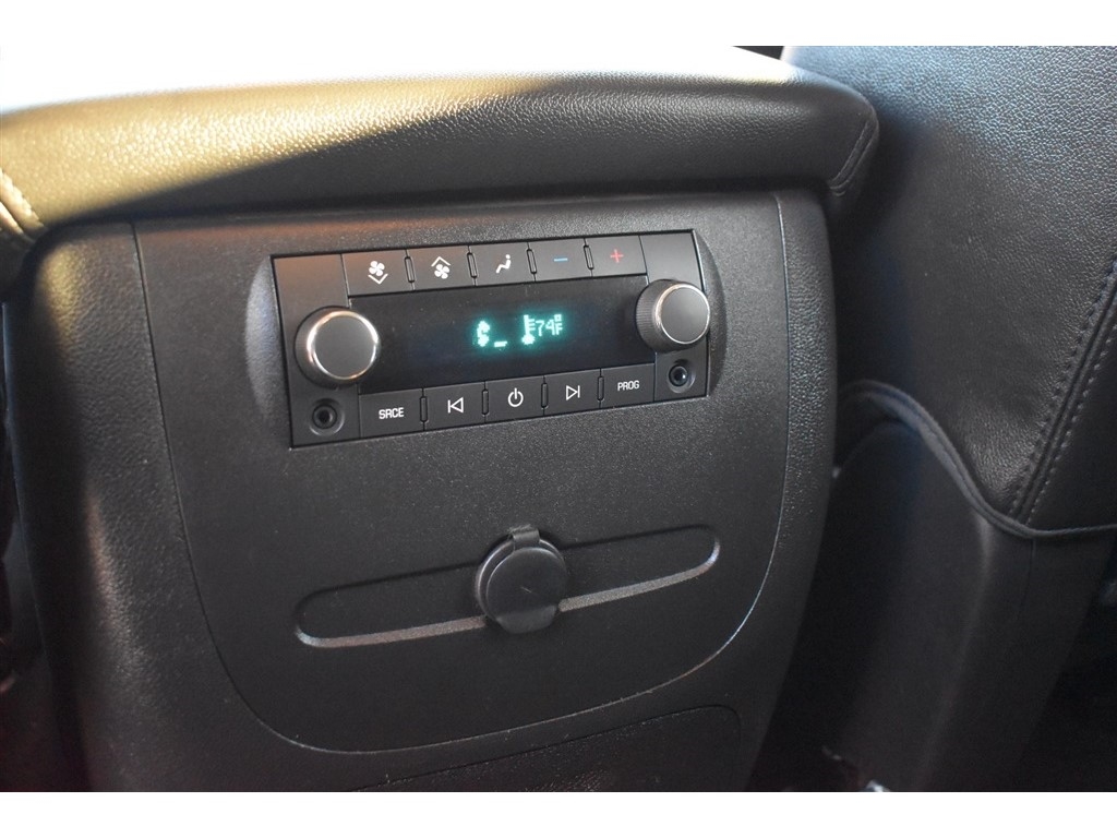 Chevrolet Suburban 2WD 4dr LT 2014