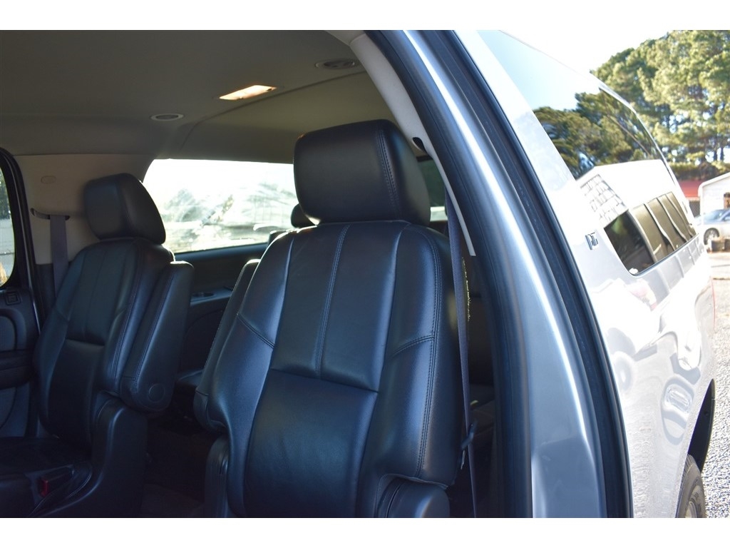 Chevrolet Suburban 2WD 4dr LT 2014