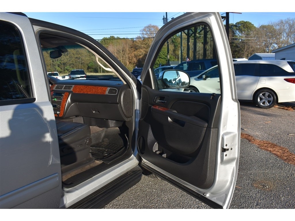 Chevrolet Suburban 2WD 4dr LT 2014