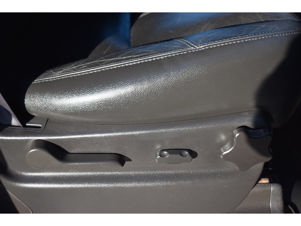 Chevrolet Suburban 2WD 4dr LT 2014