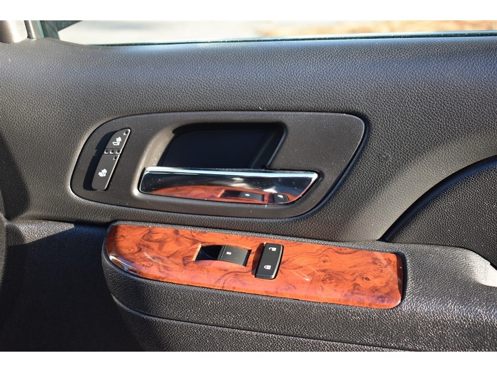 Chevrolet Suburban 2WD 4dr LT 2014