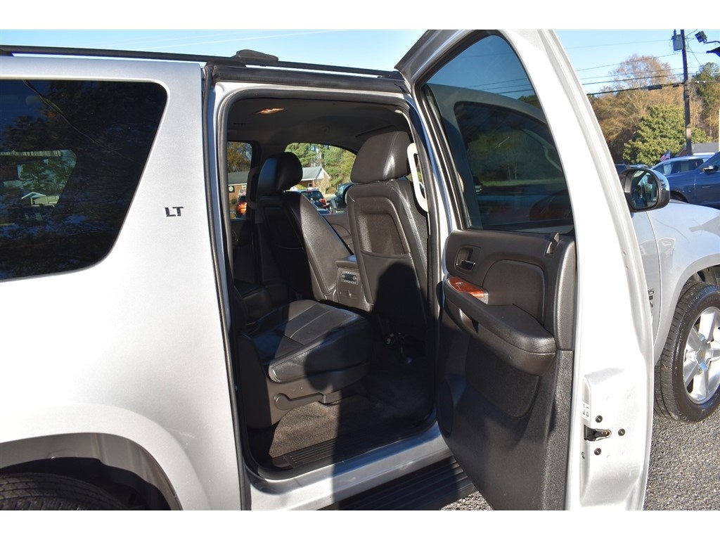 Chevrolet Suburban 2WD 4dr LT 2014
