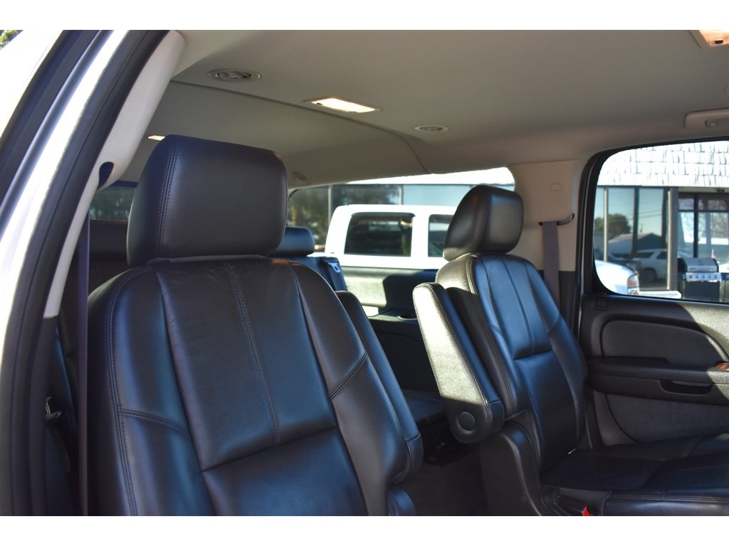 Chevrolet Suburban 2WD 4dr LT 2014