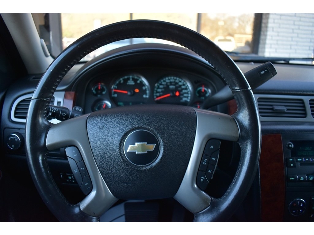 Chevrolet Suburban 2WD 4dr LT 2014