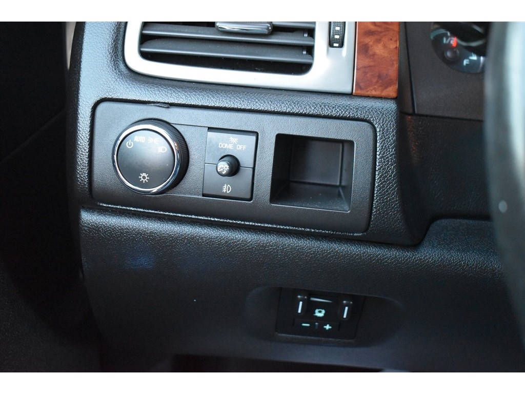 Chevrolet Suburban 2WD 4dr LT 2014