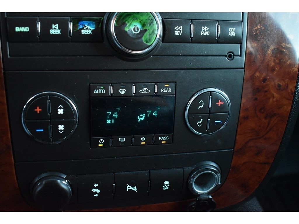 Chevrolet Suburban 2WD 4dr LT 2014