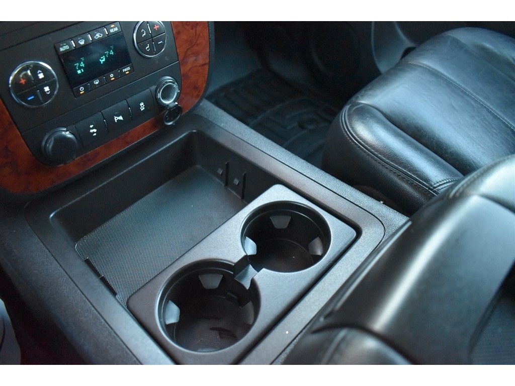 Chevrolet Suburban 2WD 4dr LT 2014