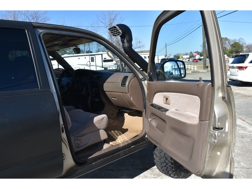 Toyota 4Runner 4dr SR5 3.4L Auto 4WD (Natl) 2001