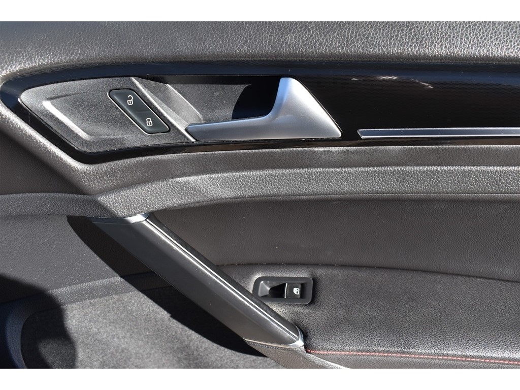 Volkswagen Golf GTI 2.0T 4-Door Autobahn DSG 2017