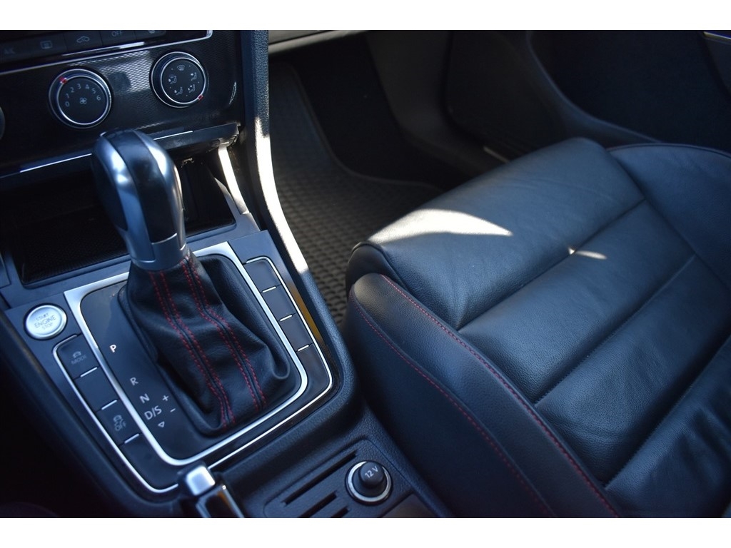 Volkswagen Golf GTI 2.0T 4-Door Autobahn DSG 2017