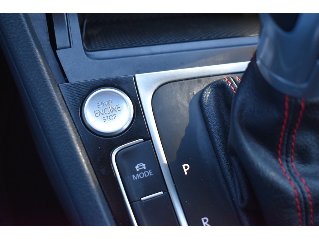 Volkswagen Golf GTI 2.0T 4-Door Autobahn DSG 2017