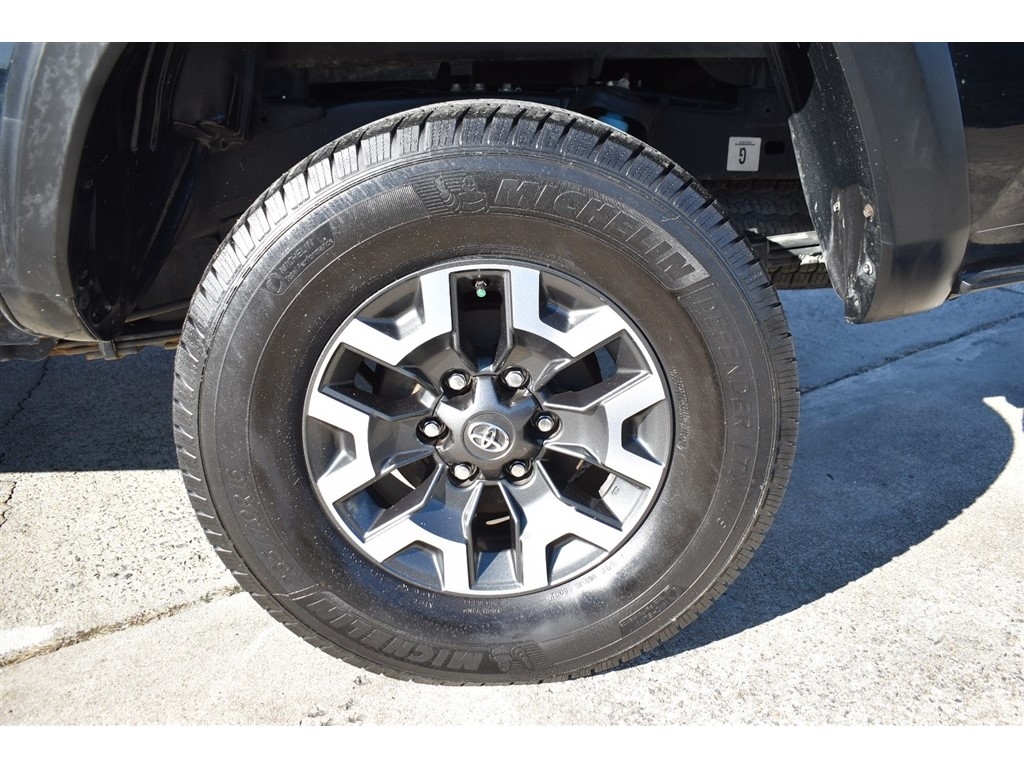 Toyota Tacoma TRD Off Road Double Cab 5' Bed V6 4x4 MT (Natl) 2018