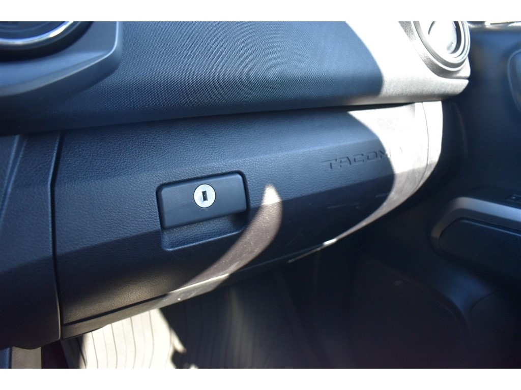 Toyota Tacoma TRD Off Road Double Cab 5' Bed V6 4x4 MT (Natl) 2018