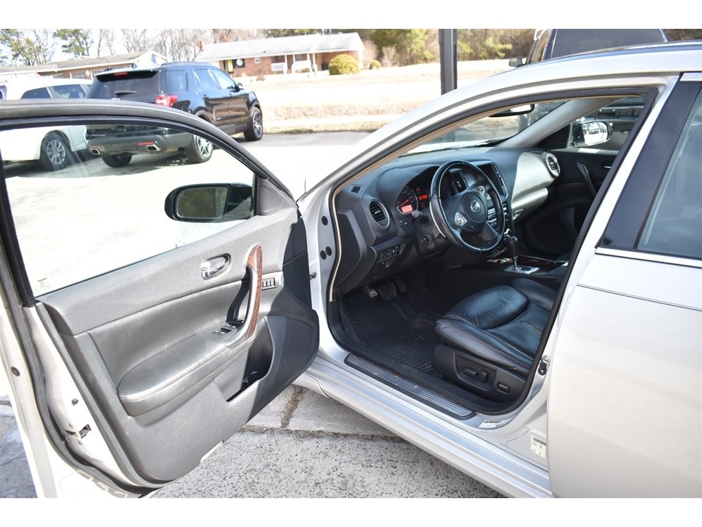 Nissan Maxima 4dr Sdn V6 CVT 3.5 SV w/Premium Pkg 2011