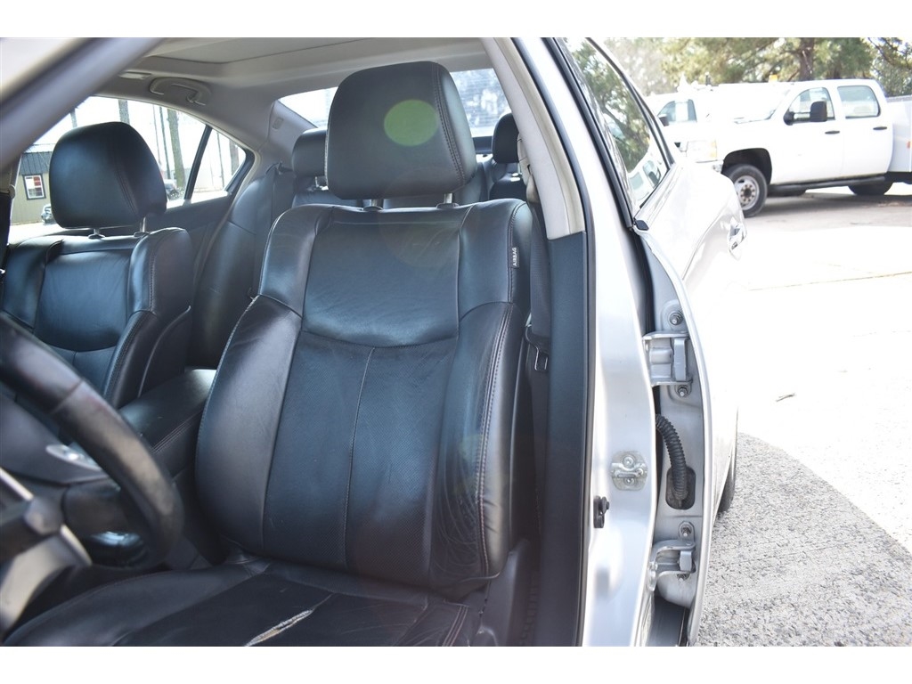 Nissan Maxima 4dr Sdn V6 CVT 3.5 SV w/Premium Pkg 2011