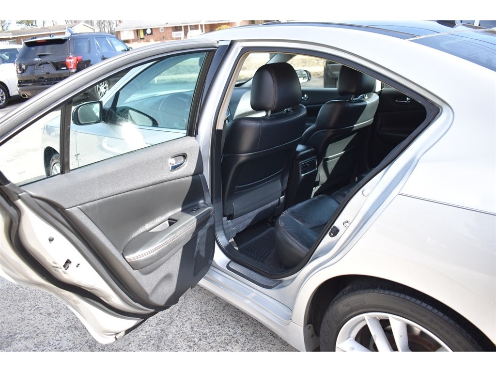 Nissan Maxima 4dr Sdn V6 CVT 3.5 SV w/Premium Pkg 2011