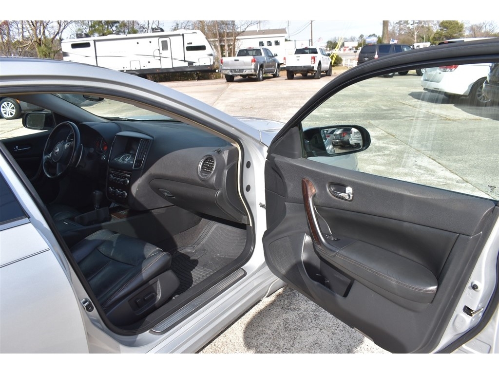 Nissan Maxima 4dr Sdn V6 CVT 3.5 SV w/Premium Pkg 2011