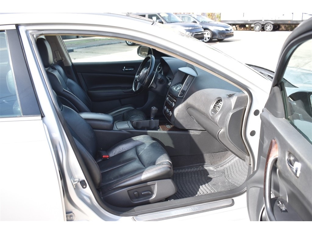 Nissan Maxima 4dr Sdn V6 CVT 3.5 SV w/Premium Pkg 2011