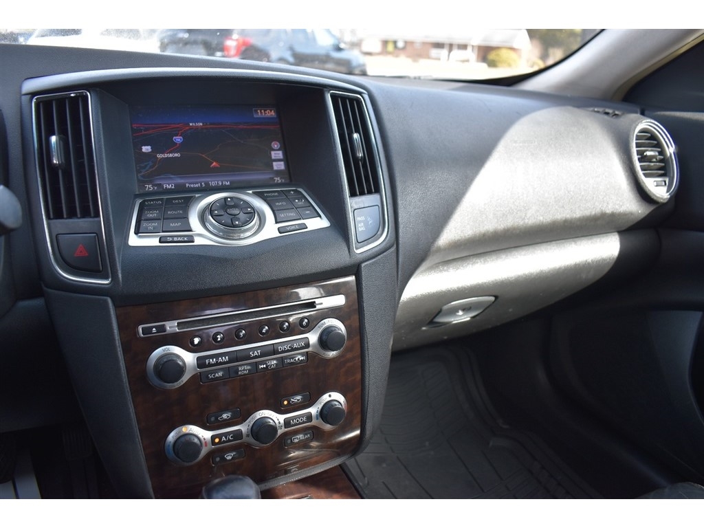 Nissan Maxima 4dr Sdn V6 CVT 3.5 SV w/Premium Pkg 2011