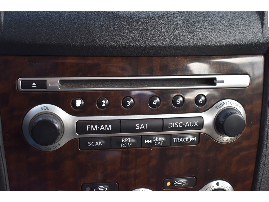 Nissan Maxima 4dr Sdn V6 CVT 3.5 SV w/Premium Pkg 2011