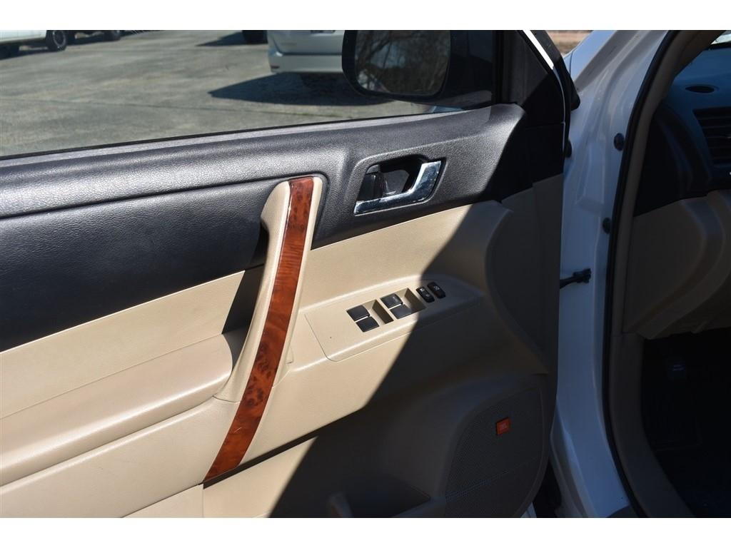 Toyota Highlander FWD 4dr V6 Limited (Natl) 2013