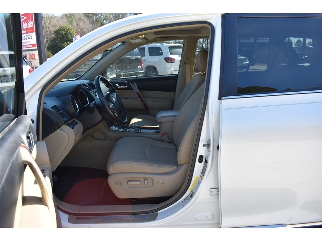 Toyota Highlander FWD 4dr V6 Limited (Natl) 2013