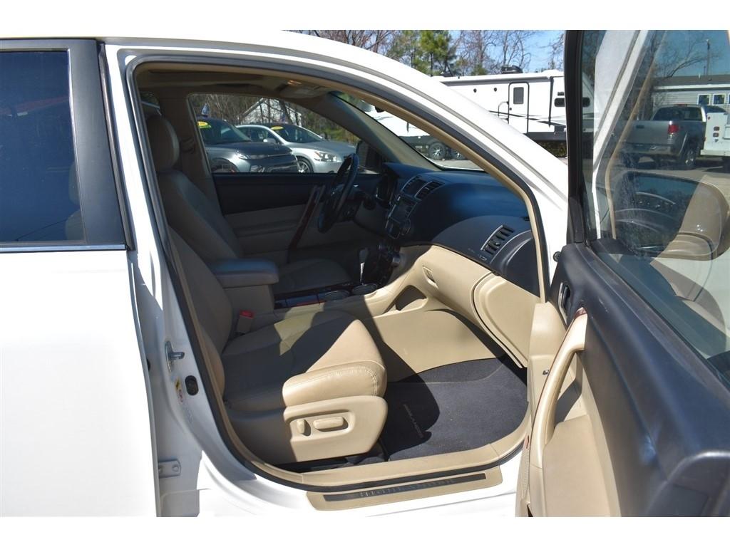 Toyota Highlander FWD 4dr V6 Limited (Natl) 2013