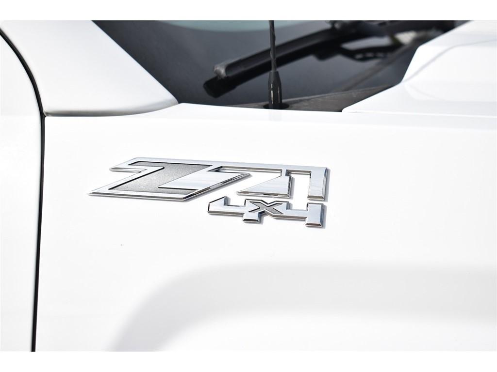 GMC Sierra 1500 4WD Crew Cab 143.5" SLT 2017