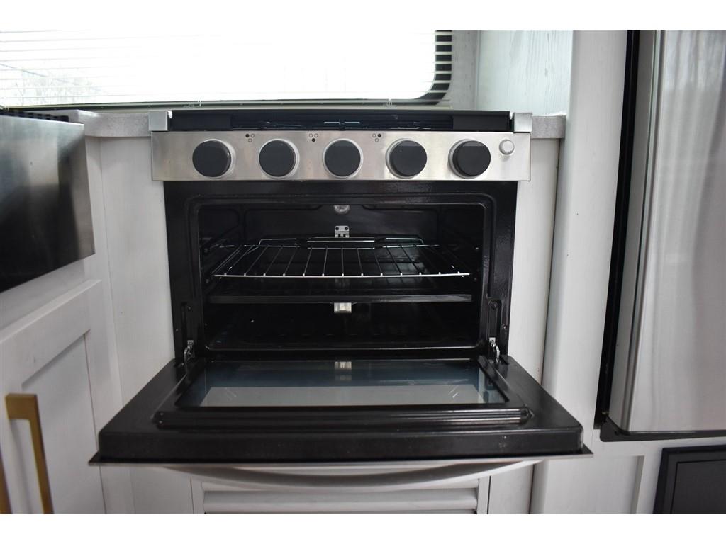 Dutchman Astoria  2022