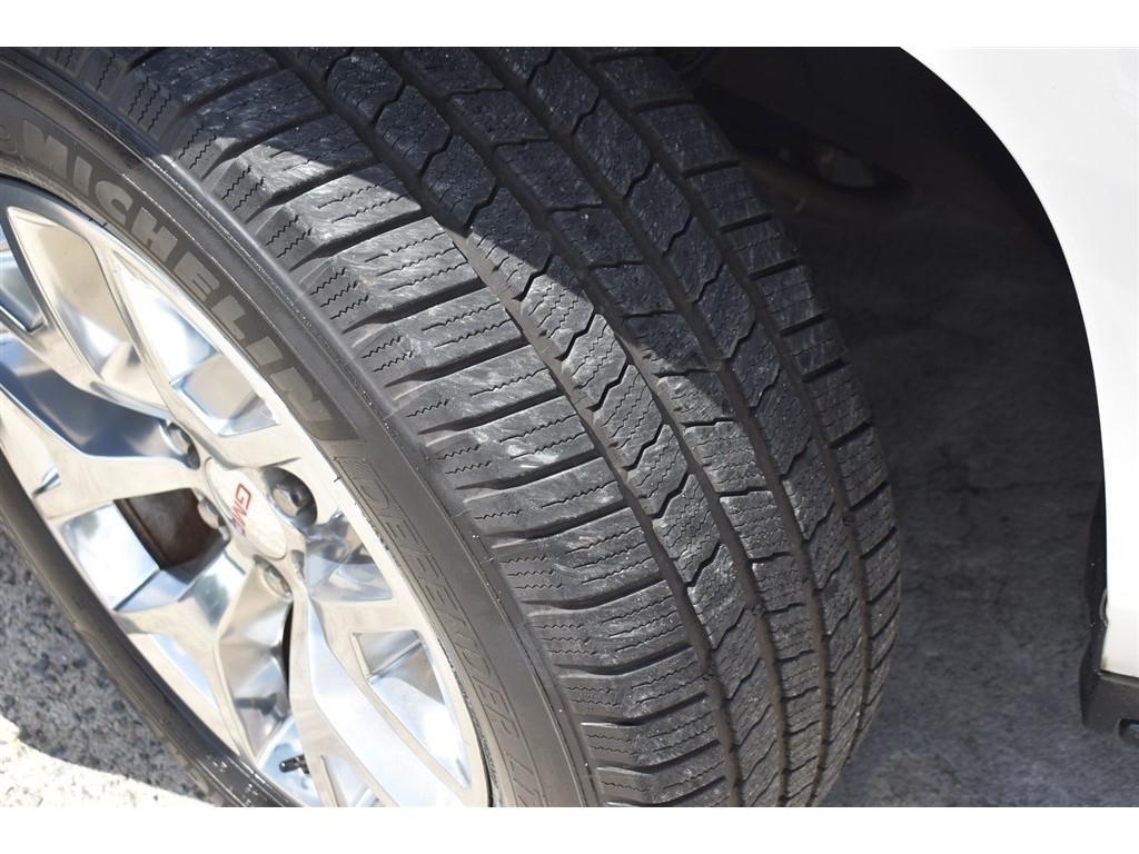 GMC Yukon XL 4WD 4dr SLT 2017