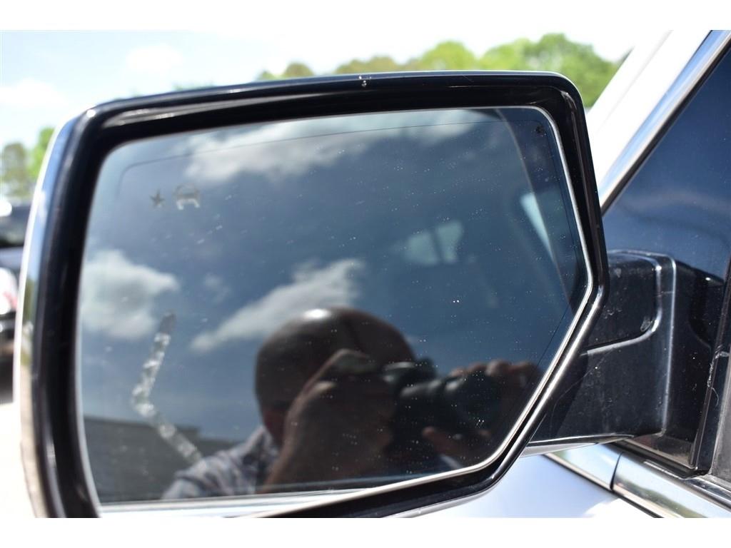 GMC Yukon XL 4WD 4dr SLT 2017