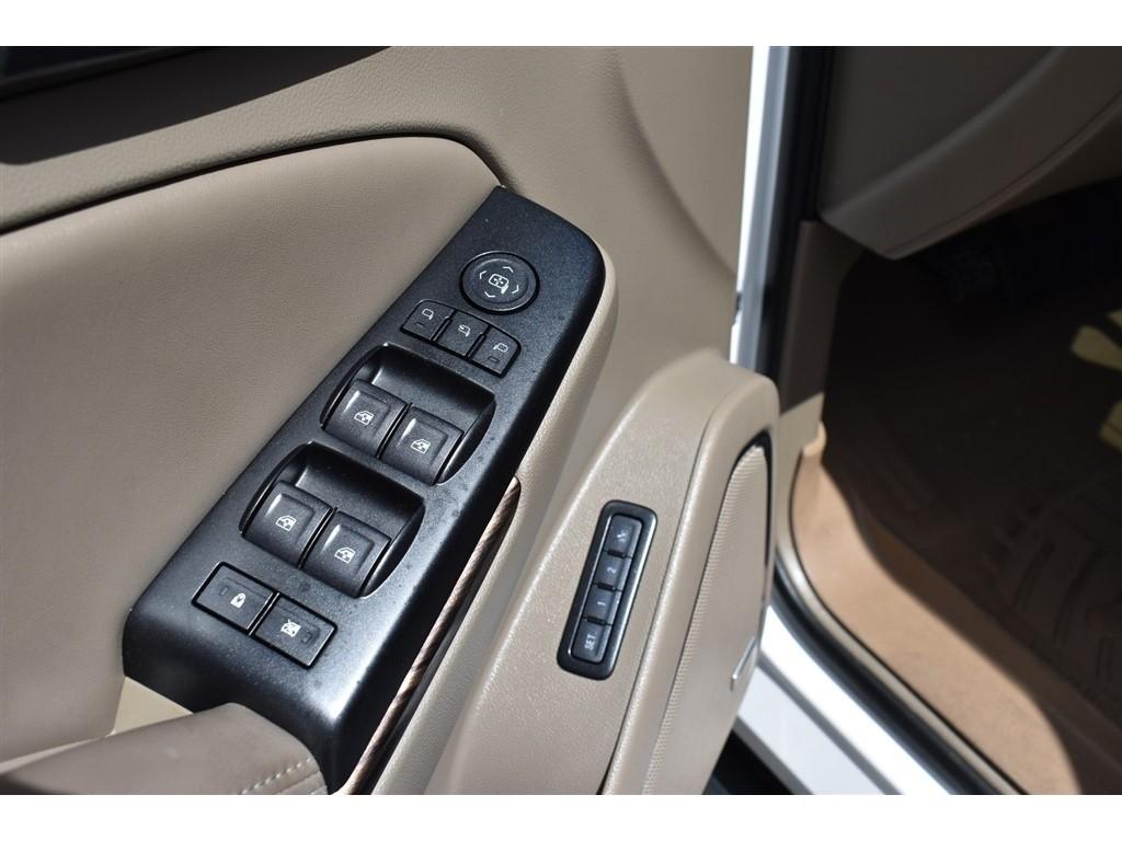 GMC Yukon XL 4WD 4dr SLT 2017