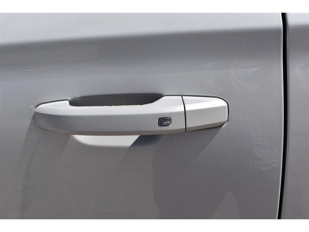 GMC Yukon XL 4WD 4dr SLT 2017