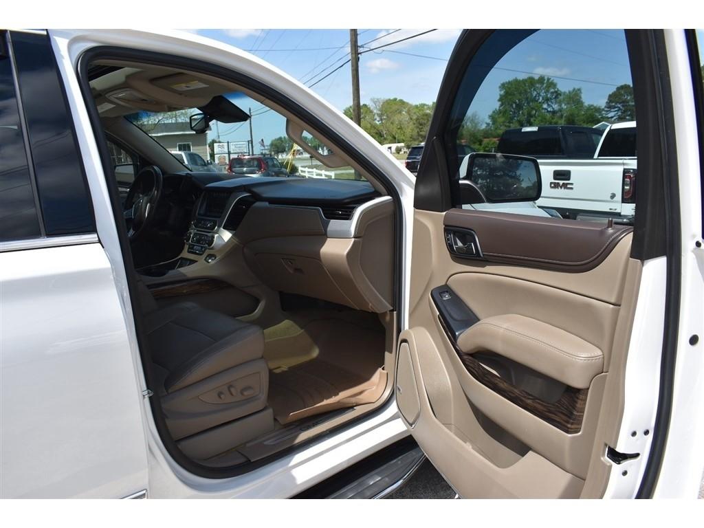 GMC Yukon XL 4WD 4dr SLT 2017