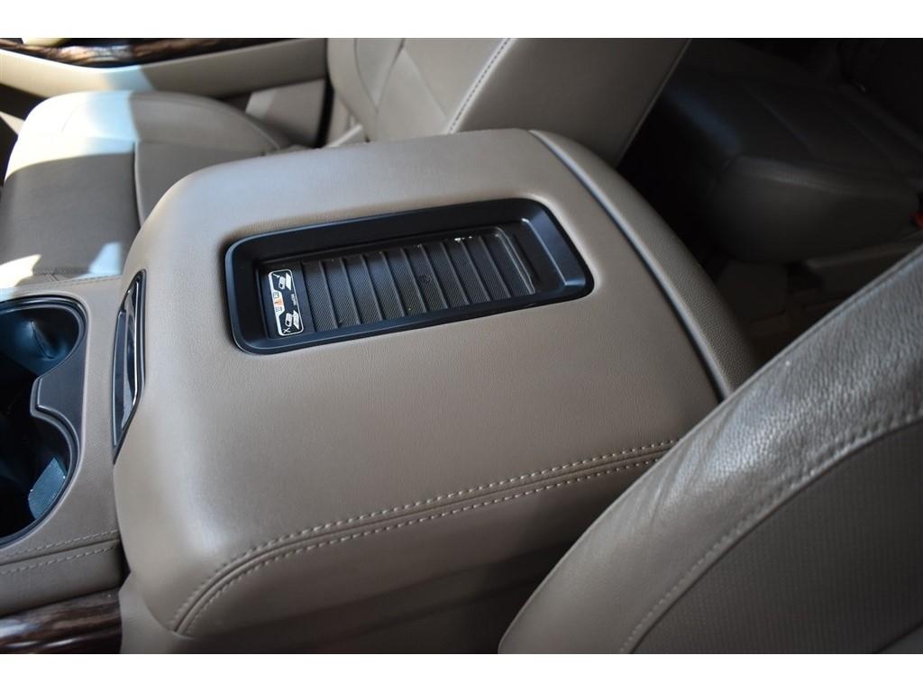 GMC Yukon XL 4WD 4dr SLT 2017