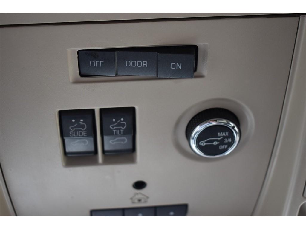 GMC Yukon XL 4WD 4dr SLT 2017