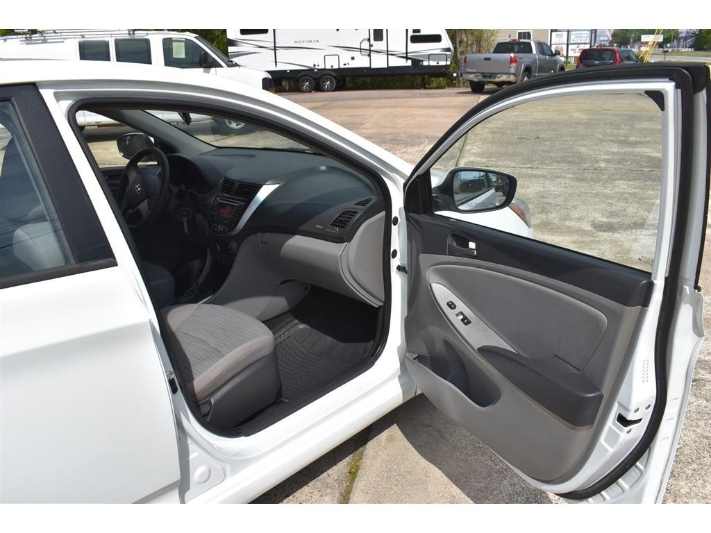 Hyundai Accent 4dr Sdn Auto GLS 2015