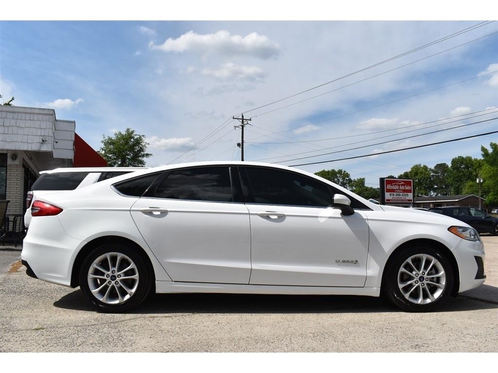Ford Fusion Hybrid SE FWD 2019