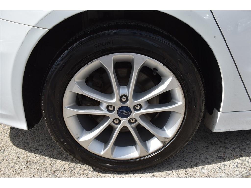 Ford Fusion Hybrid SE FWD 2019