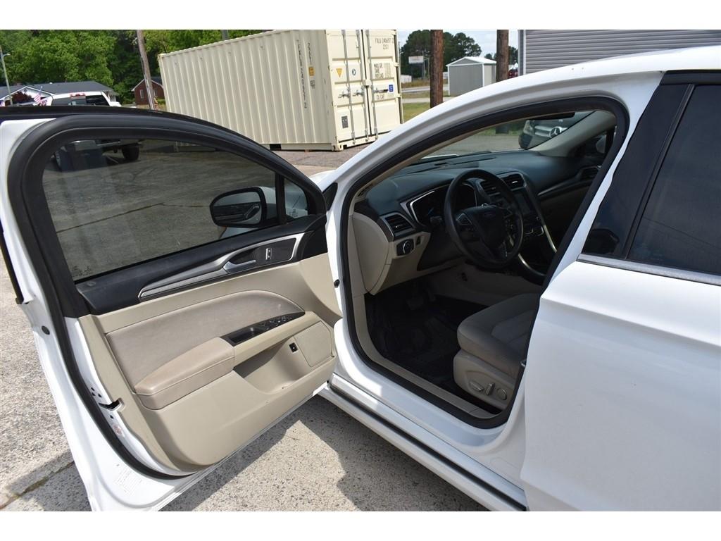 Ford Fusion Hybrid SE FWD 2019
