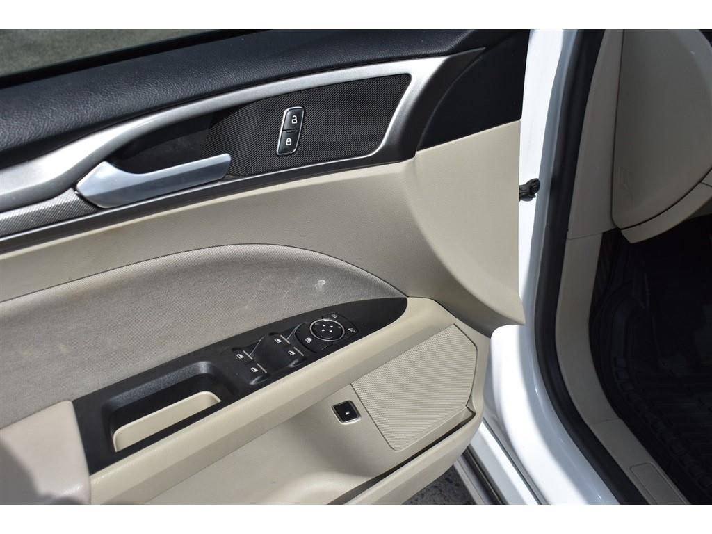 Ford Fusion Hybrid SE FWD 2019