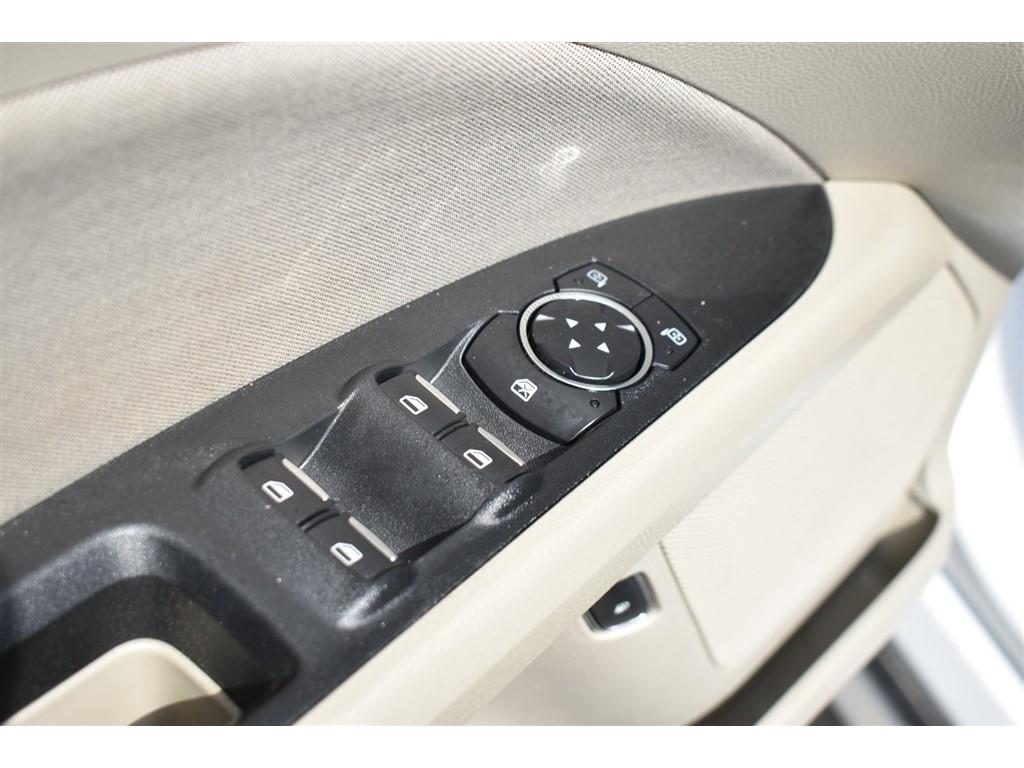 Ford Fusion Hybrid SE FWD 2019