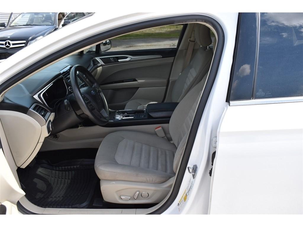 Ford Fusion Hybrid SE FWD 2019