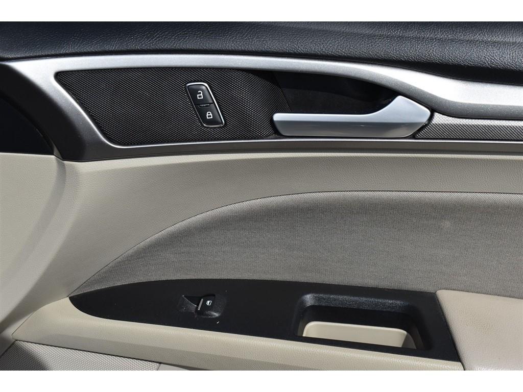 Ford Fusion Hybrid SE FWD 2019