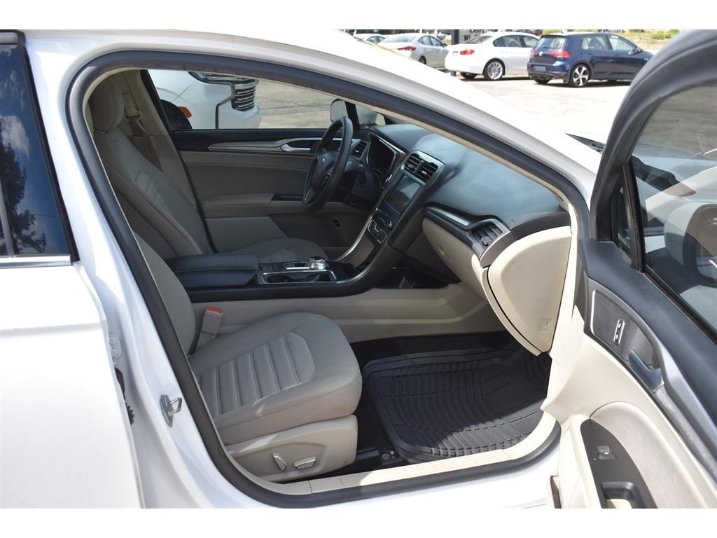 Ford Fusion Hybrid SE FWD 2019