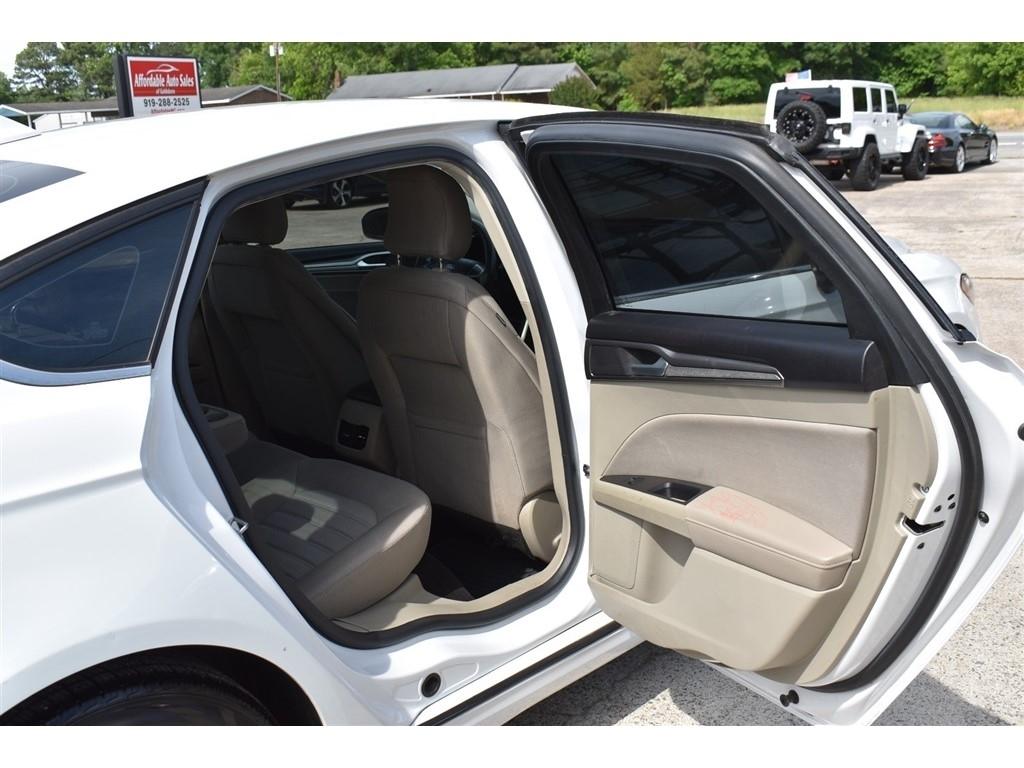 Ford Fusion Hybrid SE FWD 2019