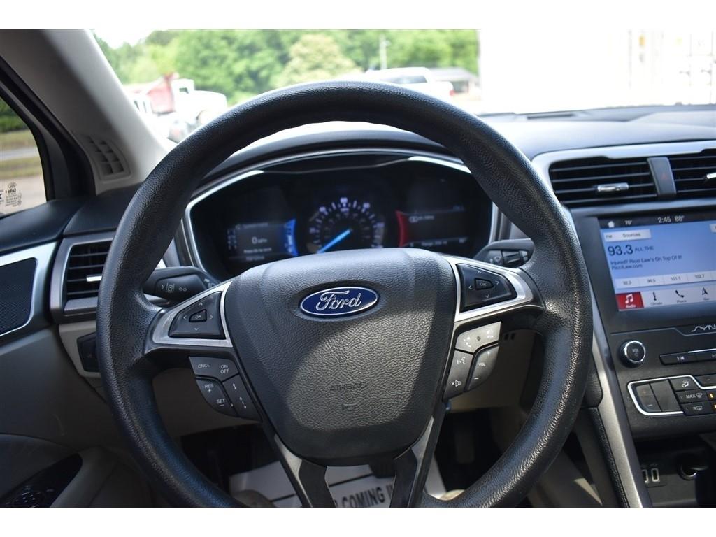 Ford Fusion Hybrid SE FWD 2019