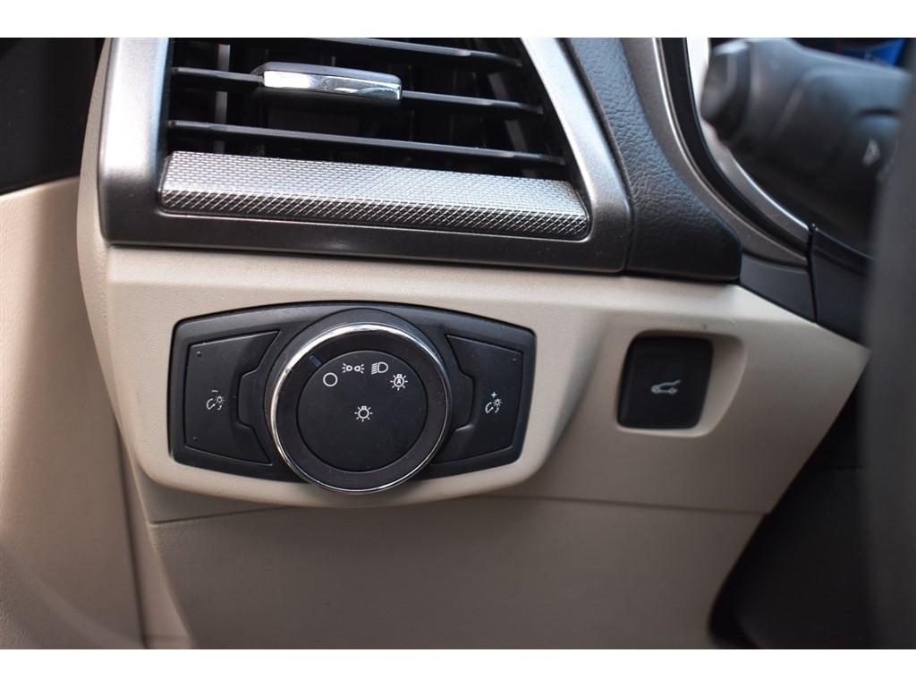 Ford Fusion Hybrid SE FWD 2019