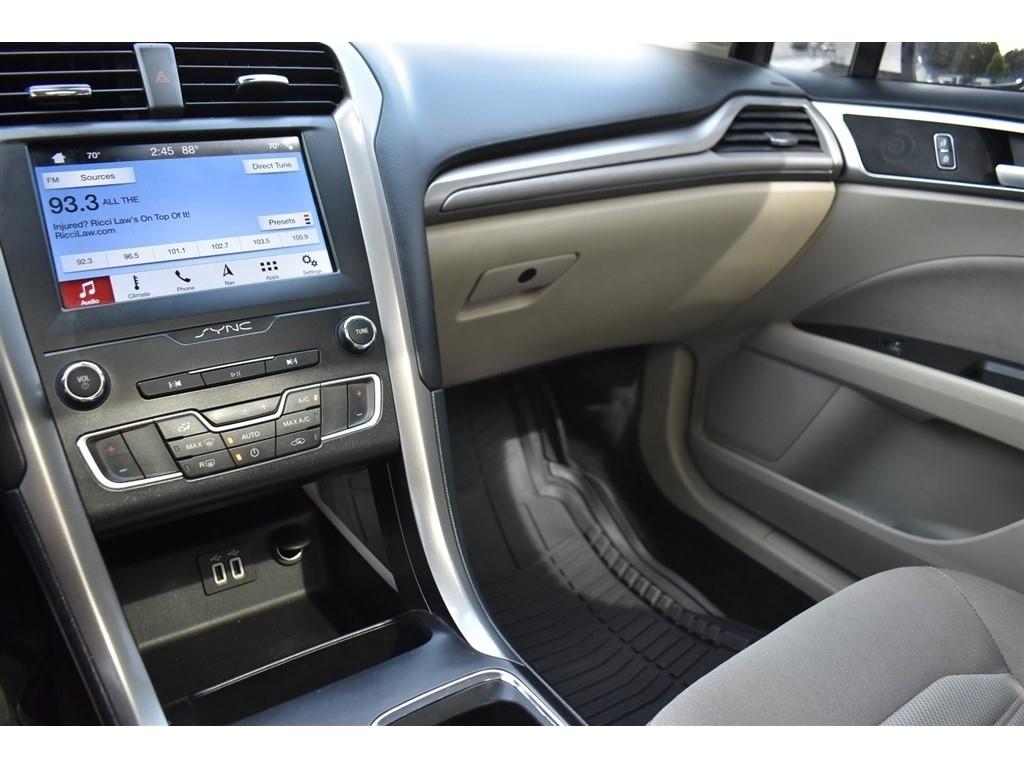 Ford Fusion Hybrid SE FWD 2019