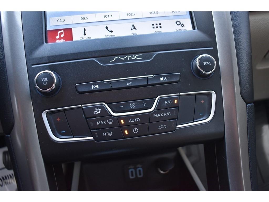 Ford Fusion Hybrid SE FWD 2019